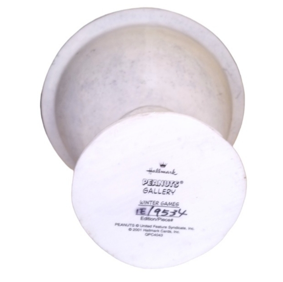 2001 Hallmark Peanuts Gallery Snoopy & Woodstock WINTER GAMES Snow Globe - Picture 9 of 9